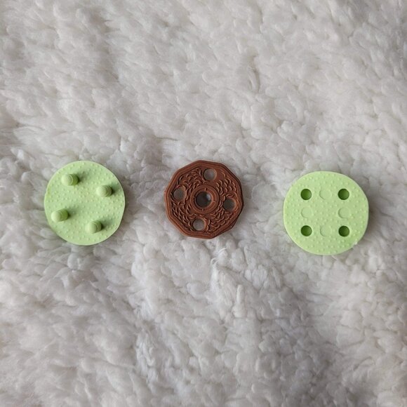 Brand New Boxed Set of 5 Rainbow Macaron-Shaped Erasers - Picture 5 of 6